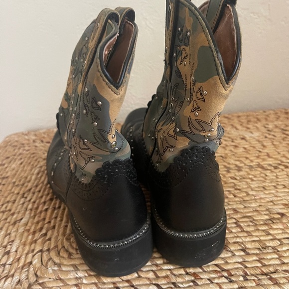 Ariat woman’s cowgirl boots size 9.5 black camo - Picture 5 of 9